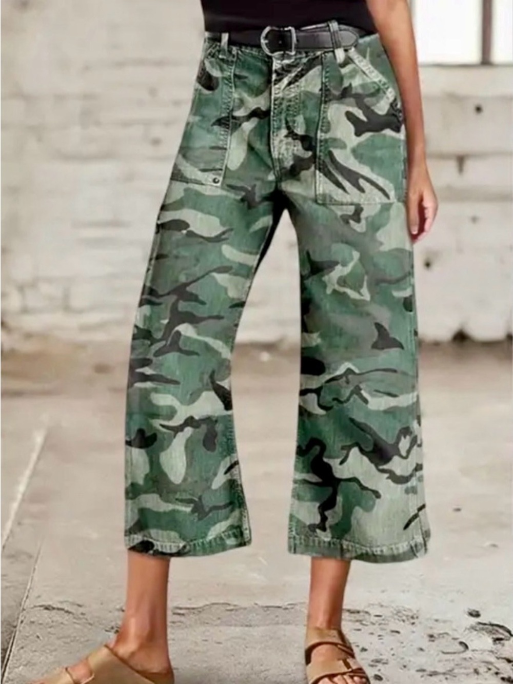 Flamingals NWT Mid-Rise Flare Leg Cropped Green Camo Wide Leg Pants